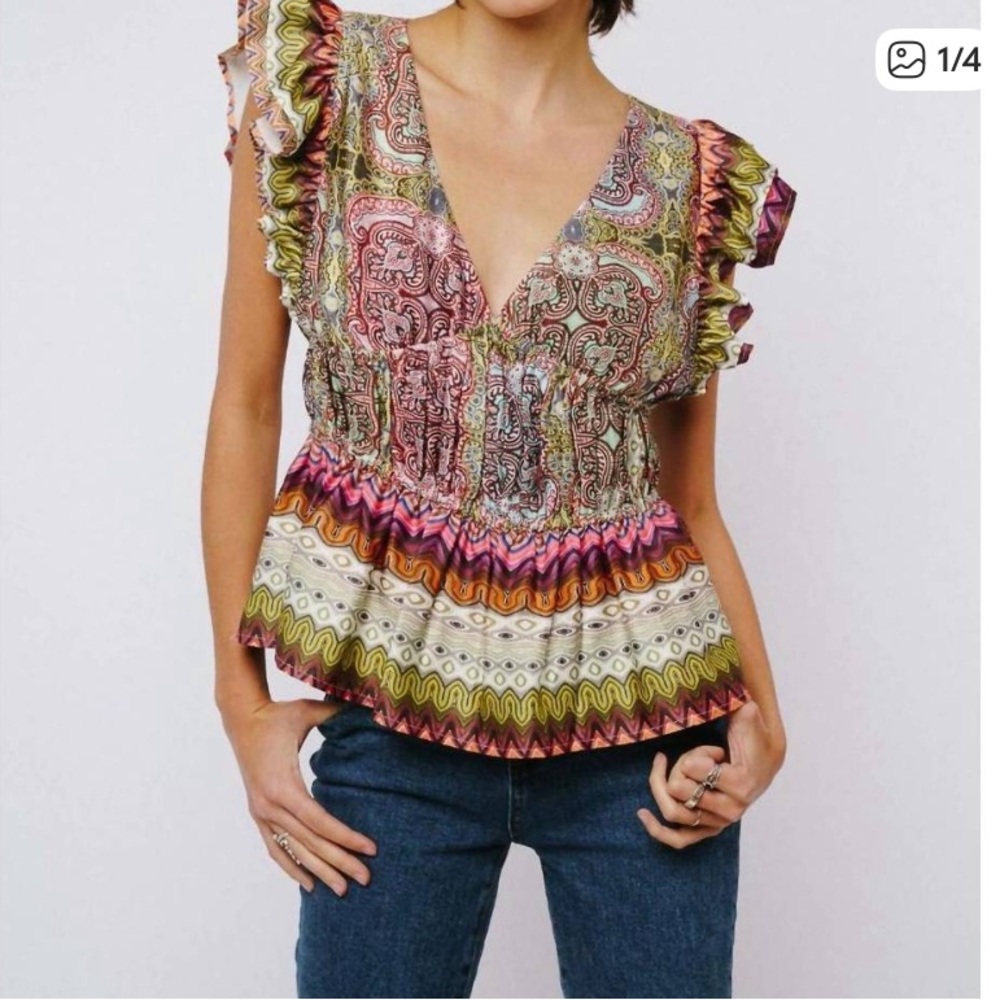 Ciebon Flutter Sleeve Blouse Size L NWT